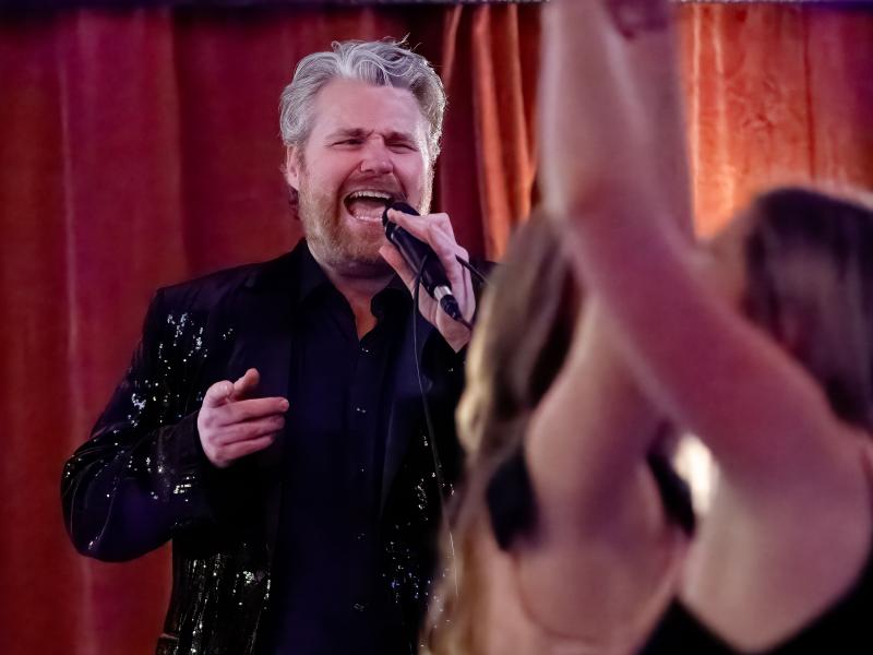 Damo Sings